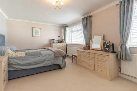 81 Thornhill, North Weald, Epping, CM16 6DW