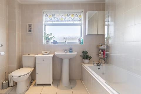 81 Thornhill, North Weald, Epping, CM16 6DW