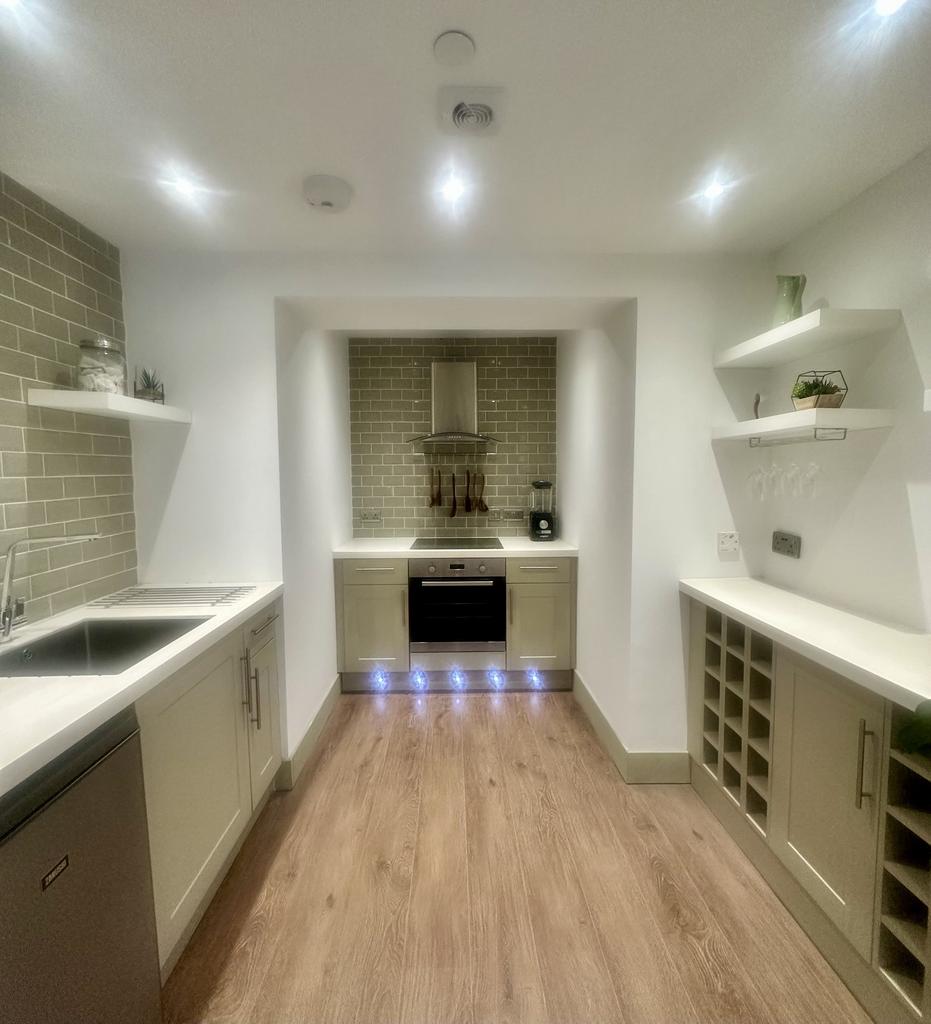 Kitchen (b)