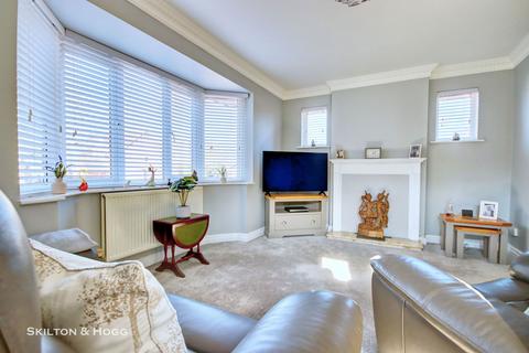 7 Hillary Close, Daventry, NN11 0SN