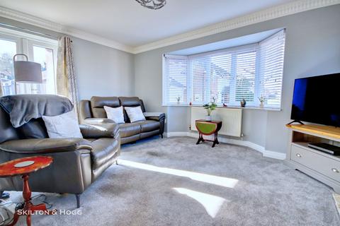 7 Hillary Close, Daventry, NN11 0SN