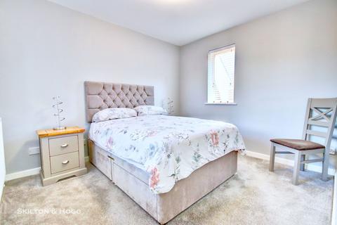 7 Hillary Close, Daventry, NN11 0SN