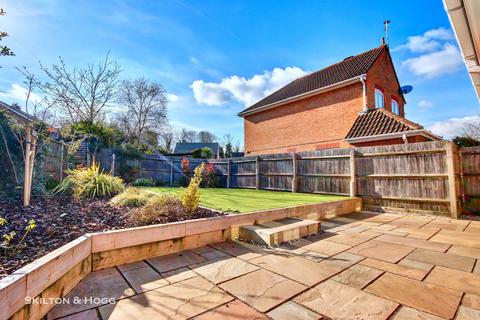 7 Hillary Close, Daventry, NN11 0SN