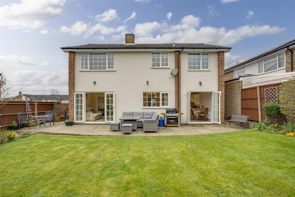 32 Southfield Drive, HP15 7 HB-3.jpg