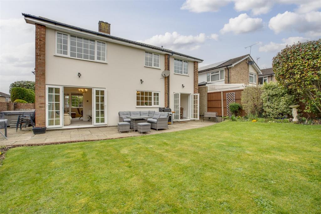 32 Southfield Drive, HP15 7 HB-1.jpg