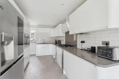 4 bedroom detached house for sale, Southfield Drive, Hazlemere HP15