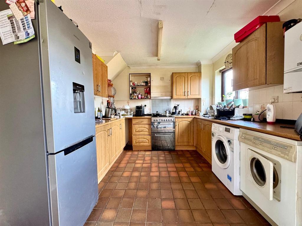 Kitchen 1.jpg
