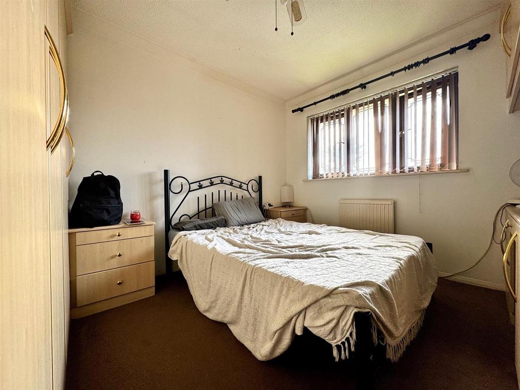 Bedroom 1.jpg