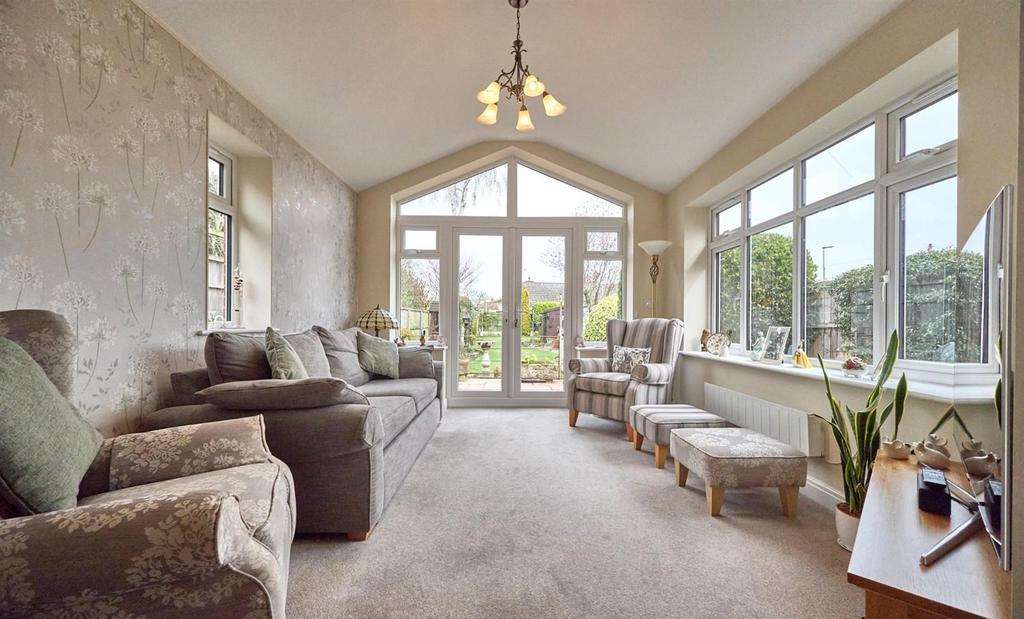 Living dining room to rear