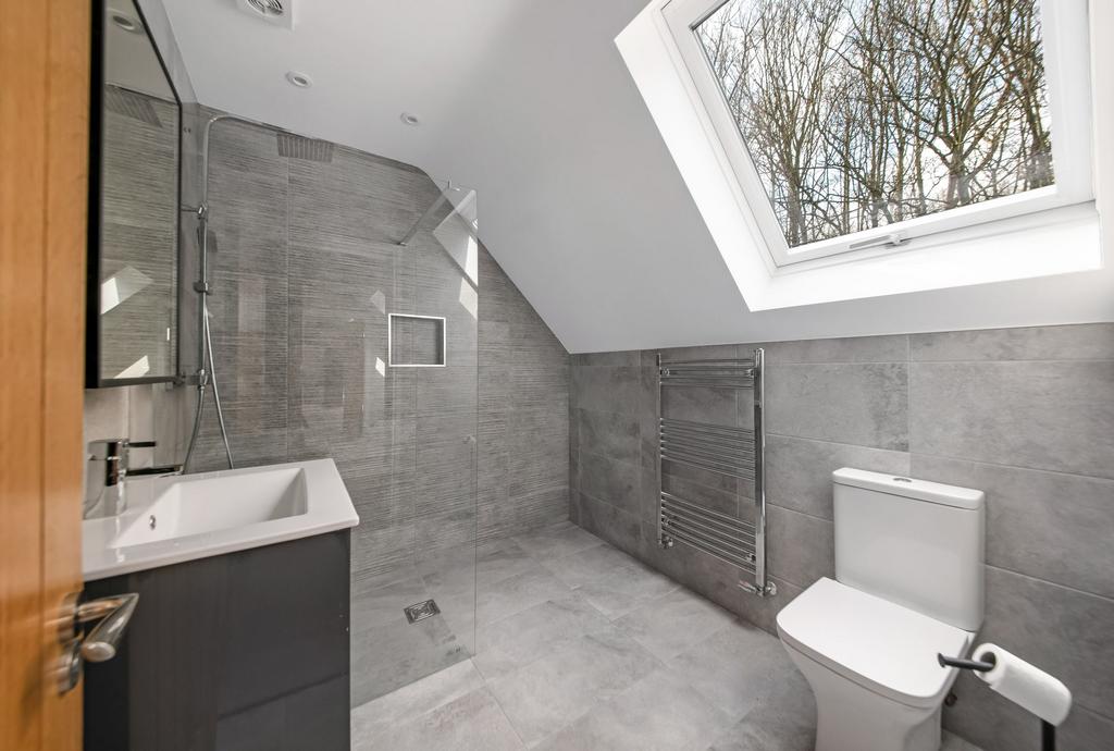 Bathroom / bedroom one en suite