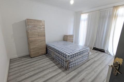 1 bedroom semi-detached house to rent, Paddock Road, Neasden, London NW2