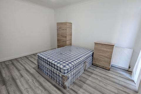 1 bedroom semi-detached house to rent, Paddock Road, Neasden, London NW2