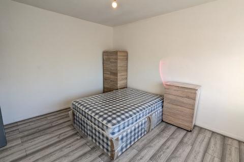 1 bedroom semi-detached house to rent, Paddock Road, Neasden, London NW2