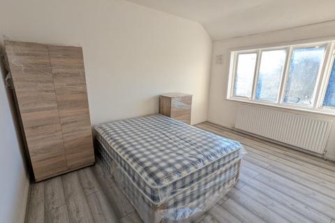 1 bedroom semi-detached house to rent, Paddock Road, Neasden, London NW2