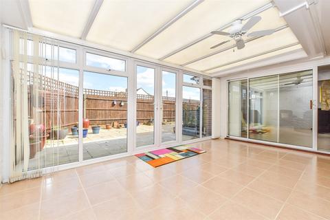 2 bedroom detached bungalow for sale, Orchard Drive, Tonbridge, Kent