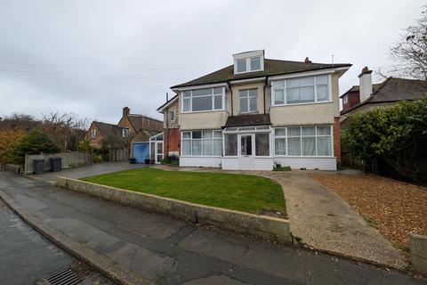 3 bedroom flat to rent, Foxholes Road, Bournemouth BH6
