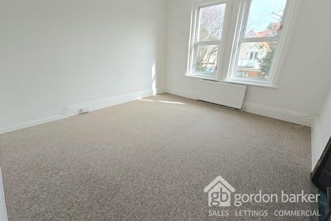 3 bedroom flat to rent, Foxholes Road, Bournemouth BH6