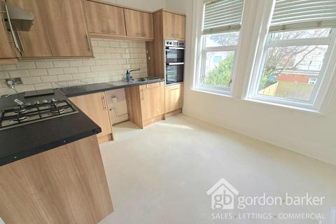 3 bedroom flat to rent, Foxholes Road, Bournemouth BH6