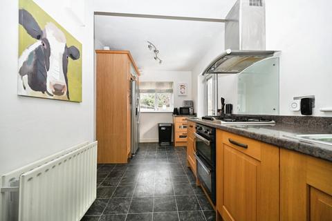 4 bedroom end of terrace house for sale, West View Court, Yeadon, Leeds
