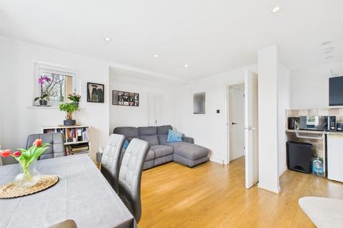1 bedroom flat for sale, Whitethorn Avenue, Coulsdon CR5