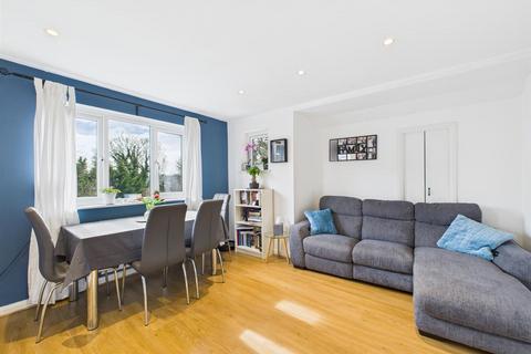 1 bedroom flat for sale, Whitethorn Avenue, Coulsdon CR5