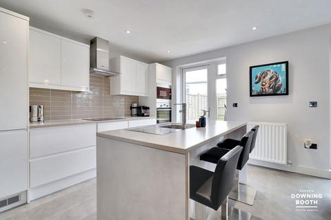 4 bedroom link detached house for sale, Sunnyside, Walsall WS9
