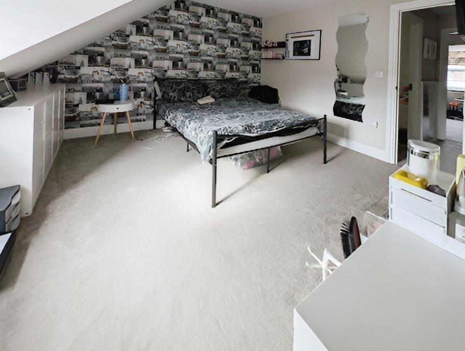 Bed 2.jpg