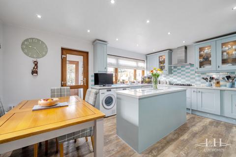 3 bedroom end of terrace house for sale, Gorseway, Romford