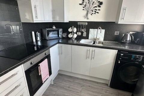 2 bedroom flat for sale, FERNDALE COURT, THATCHAM RG19