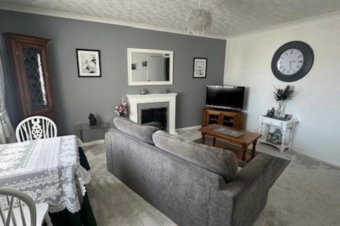 2 bedroom flat for sale, FERNDALE COURT, THATCHAM RG19