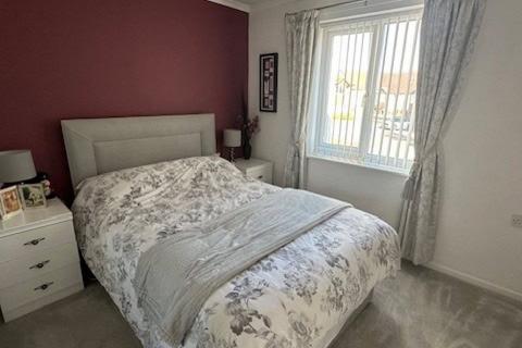 2 bedroom flat for sale, FERNDALE COURT, THATCHAM RG19