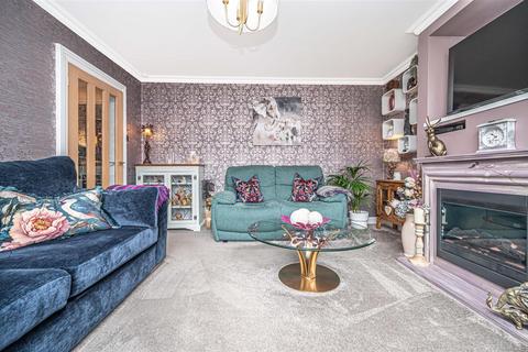 107 Garvock Hill, Dunfermline, KY12 7RW