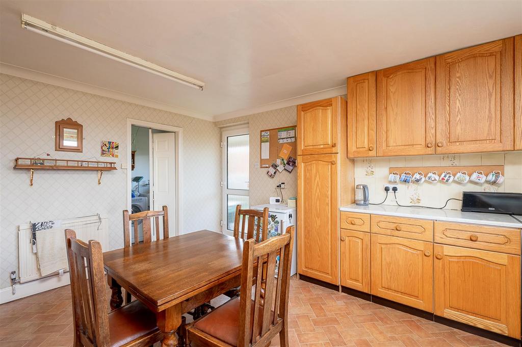 Kitchen / dining