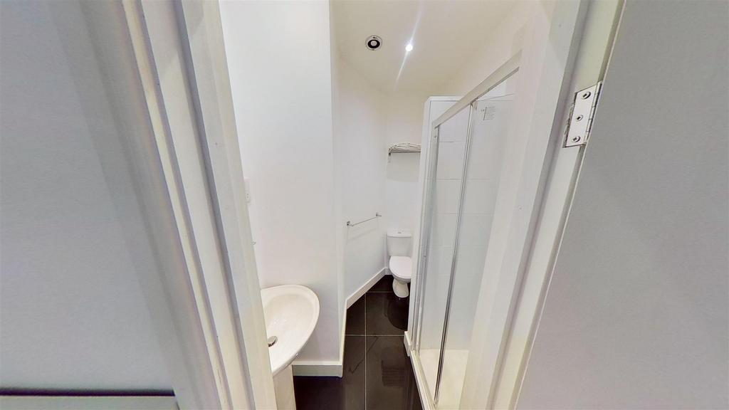 Gains-Road-Room-1-ensuite.jpg