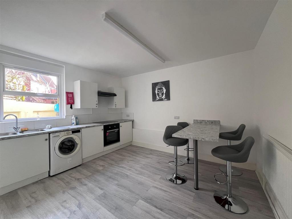 Kitchen 1.jpg