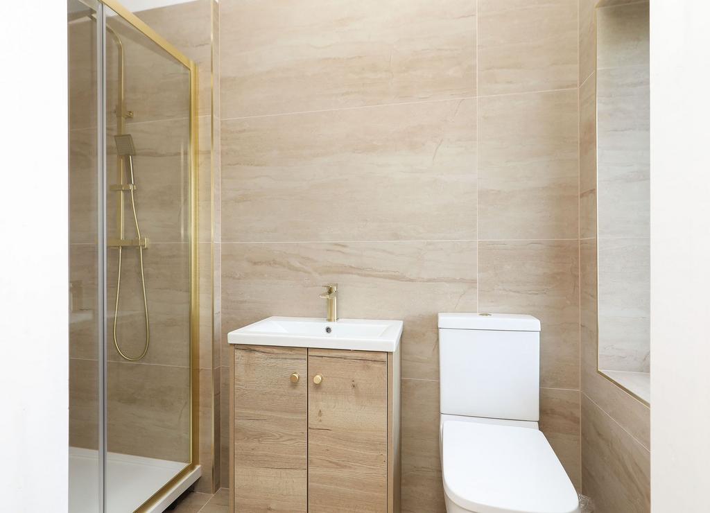 En-Suite Shower Room Bedroom 2