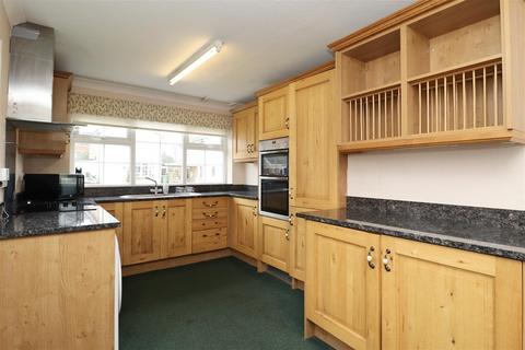 2 bedroom detached bungalow for sale, Heather Bank, Stamford Bridge