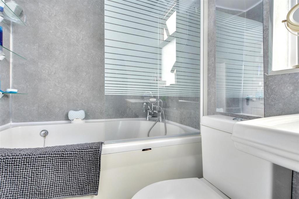 Bathroom 2.jpeg
