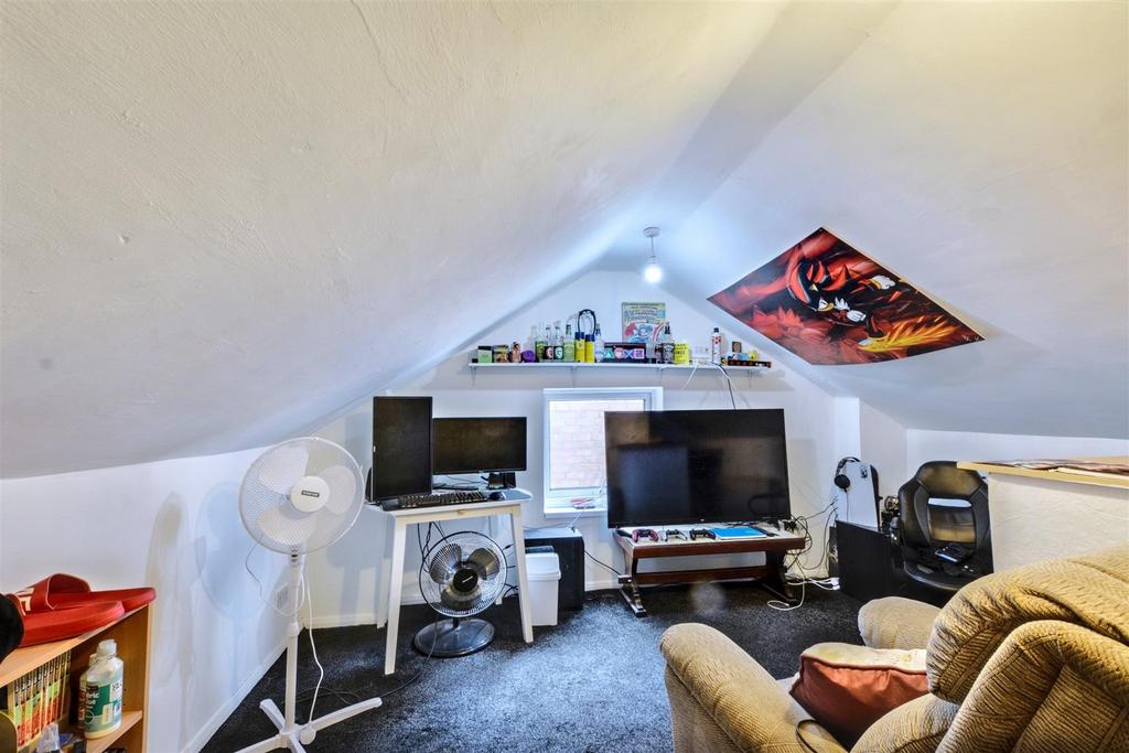 Loft Room 1.jpeg