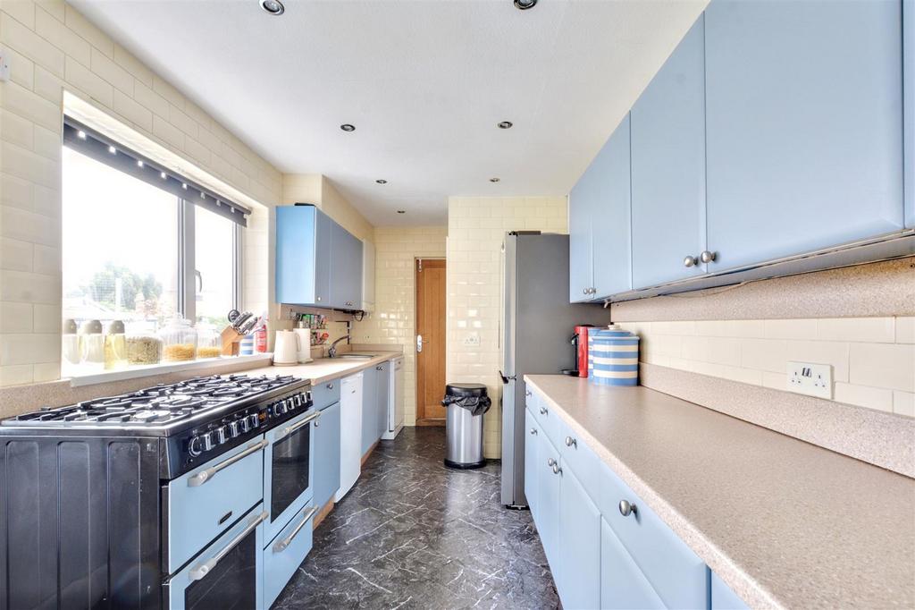 Kitchen 1.jpeg