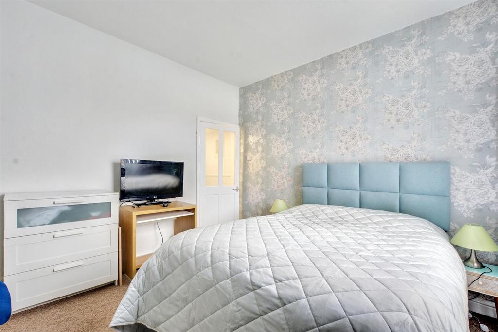 Bedroom 1 2.jpeg