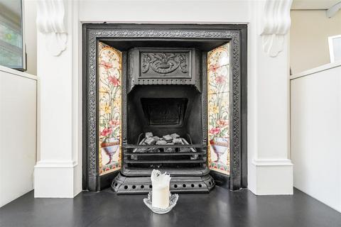 86 Forest Glade, London, E4 9RJ