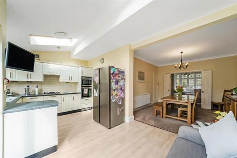 86 Forest Glade, London, E4 9RJ