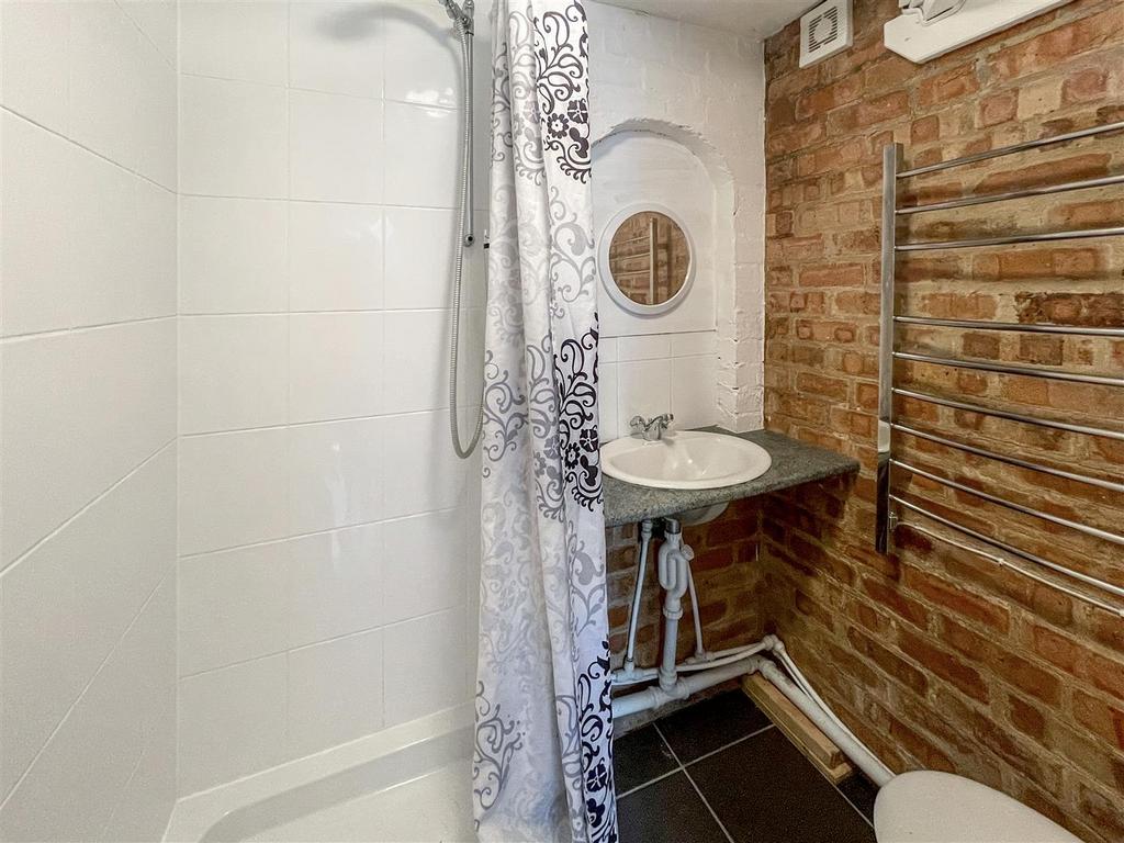 Annexe shower.JPG