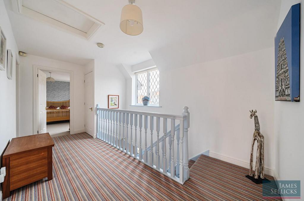 Spacious galleried landing