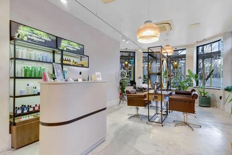Shop to rent, Caledonian Road, London N1