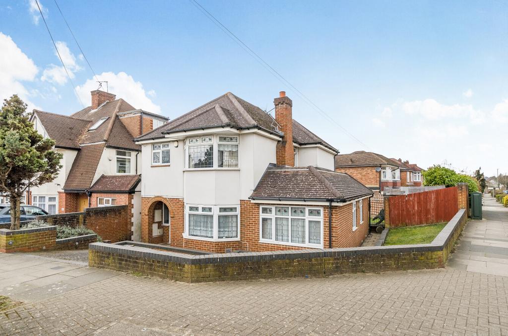 Detached house exterior, driveway