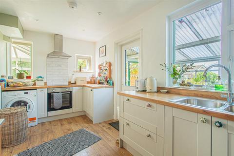 9 Bewley Crescent, Lacock, Chippenham, SN15 2PL