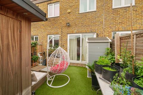 54 Closemead Close, Northwood, HA6 2RZ