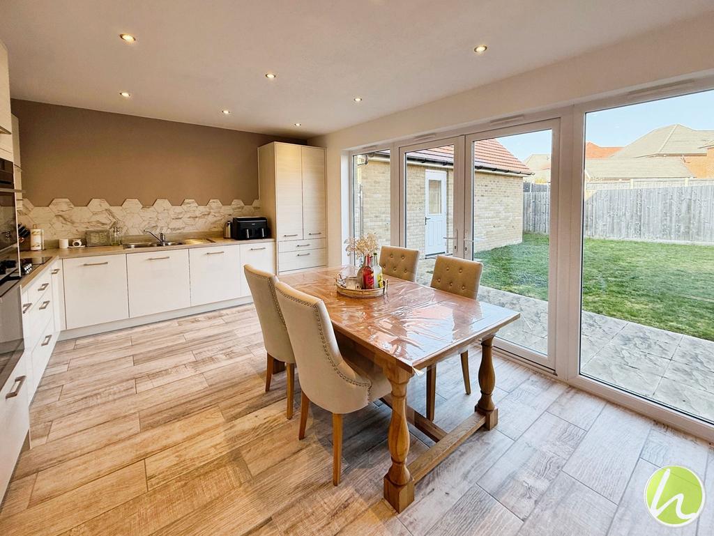 Kitchen/ Dining Room